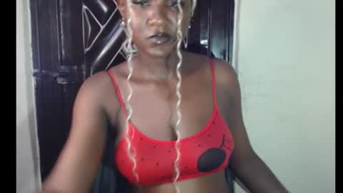 Snapshot of melanin_coco chatting on October 16, 10:01 pm Bene online show from October 16, 10:01 pm