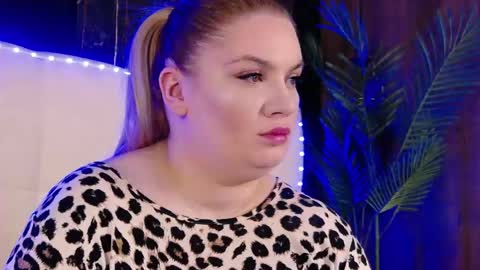 melanniebrown online show from April 22, 5:04 am