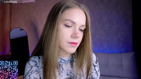 Melee Eva - Thumbs Up please  online show from March 8, 7:12 am