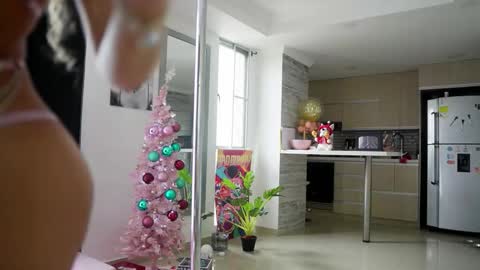 MelinaSmith  online show from December 20, 9:19 pm