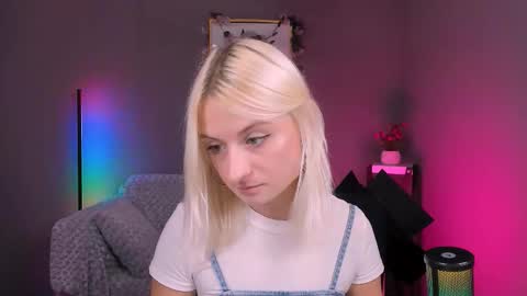 Snapshot of melisa_white1 chatting on September 10, 7:14 pm Melisa online show from September 10, 7:14 pm
