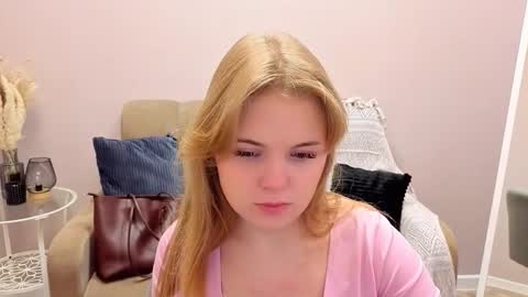 Snapshot of melissa_199 chatting on October 10, 9:03 am Sophia online show from October 10, 9:03 am