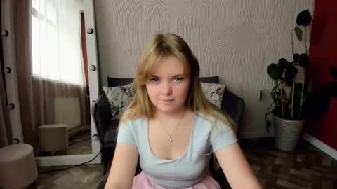 Snapshot of melissa_199 chatting on October 3, 11:15 am Sophia online show from October 3, 11:15 am