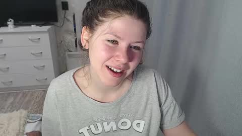 Snapshot of melissa__ray chatting on February 13, 3:39 am Melissa Ray online show from February 13, 3:39 am