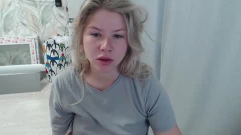 Snapshot of melissa__ray chatting on October 3, 3:00 am Melissa Ray online show from October 3, 3:00 am