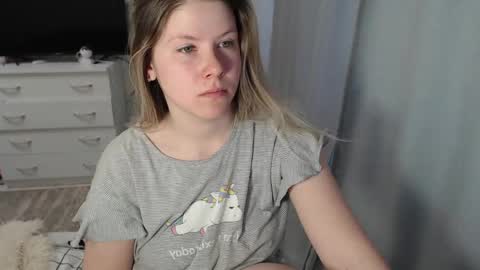 Snapshot of melissa__ray chatting on March 5, 2:46 am Melissa Ray online show from March 5, 2:46 am