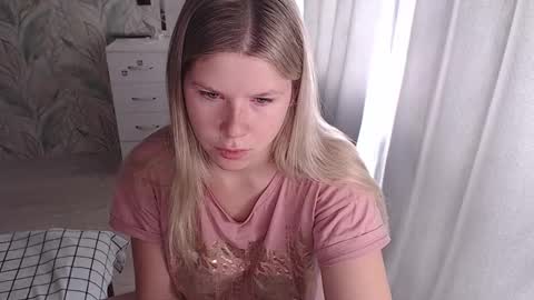 Snapshot of melissa__ray chatting on October 19, 6:26 am Melissa Ray online show from October 19, 6:26 am