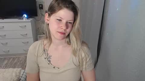 Snapshot of melissa__ray chatting on March 7, 5:17 pm Melissa Ray online show from March 7, 5:17 pm