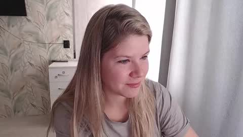 Snapshot of melissa__ray chatting on October 15, 5:32 am Melissa Ray online show from October 15, 5:32 am