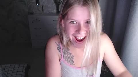 Snapshot of melissa__ray chatting on October 11, 5:04 pm Melissa Ray online show from October 11, 5:04 pm