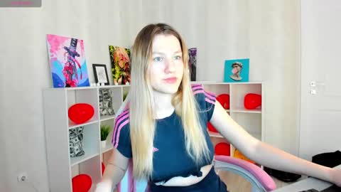 Snapshot of melissa_moooree chatting on February 27, 8:17 am melissa_moooree online show from February 27, 8:17 am