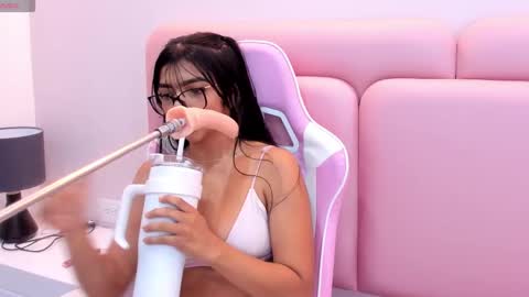 Snapshot of melissa_standfor chatting on February 25, 7:38 pm Melissa online show from February 25, 7:38 pm