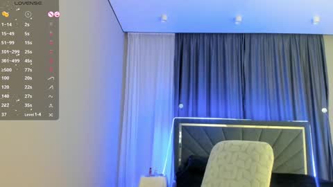 Snapshot of melissa_yamazaki chatting on February 3, 12:36 pm Lisaa online show from February 3, 12:36 pm
