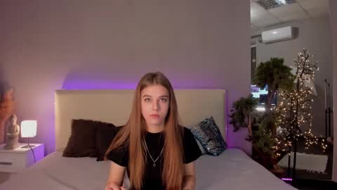 Snapshot of melissacrayzy chatting on February 13, 7:03 am MelissaCrayzy online show from February 13, 7:03 am