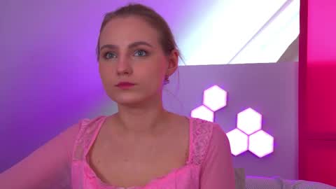 MelissaBerry online show from April 19, 8:47 am