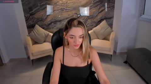 Snapshot of melissamoore_ chatting on March 6, 3:13 am Call me Meli online show from March 6, 3:13 am