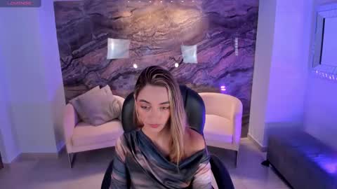 Snapshot of melissamoore_ chatting on March 5, 2:25 am Call me Meli online show from March 5, 2:25 am