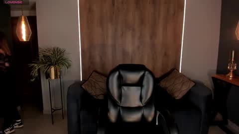 Snapshot of melissamoore_ chatting on February 11, 2:25 am Call me Meli online show from February 11, 2:25 am