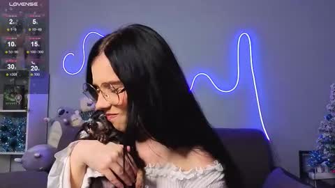 mellhyees online show from January 5, 5:27 pm