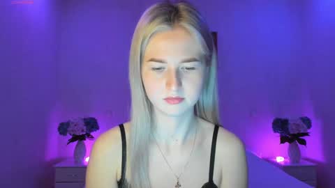 Snapshot of mellina_tey chatting on March 10, 10:02 pm Mellina online show from March 10, 10:02 pm