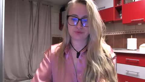 Melly online show from February 1, 8:40 pm