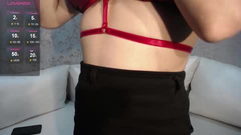 Snapshot of melodiroux_ chatting on January 5, 2:17 am Melodi online show from January 5, 2:17 am