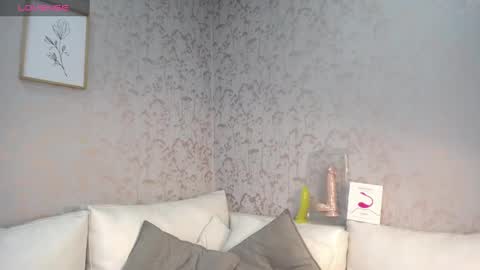 Snapshot of melodiroux_ chatting on February 1, 1:09 pm Melodi online show from February 1, 1:09 pm