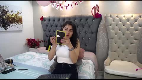Snapshot of melodiroux_ chatting on February 18, 1:00 pm Melodi online show from February 18, 1:00 pm