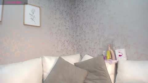 Snapshot of melodiroux_ chatting on January 27, 8:07 pm Melodi online show from January 27, 8:07 pm