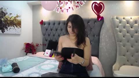 Snapshot of melodiroux_ chatting on February 14, 3:05 pm Melodi online show from February 14, 3:05 pm
