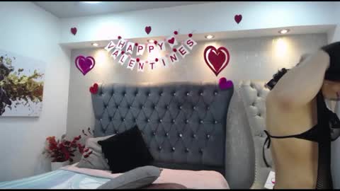 Snapshot of melodiroux_ chatting on February 10, 12:18 pm Melodi online show from February 10, 12:18 pm