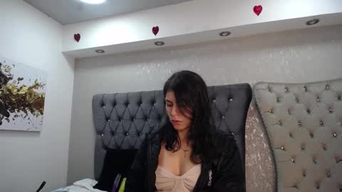 Snapshot of melodiroux_ chatting on March 1, 12:23 pm Melodi online show from March 1, 12:23 pm