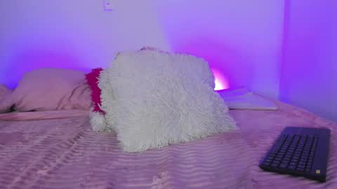 Snapshot of melody__77 chatting on March 9, 6:17 am online show from March 9, 6:17 am