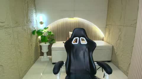 melody_clum online show from June 20, 1:36 pm