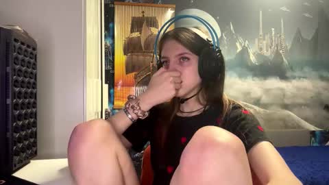 Hi Im Aria 18 years old online show from November 21, 1:35 pm