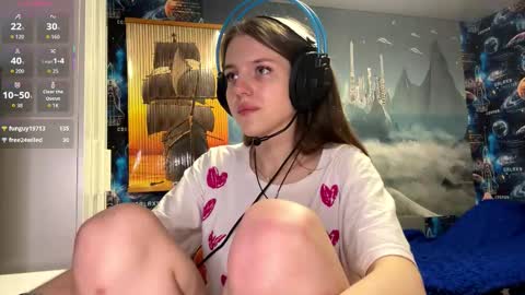 Hi Im Aria 18 years old online show from November 30, 2:21 pm