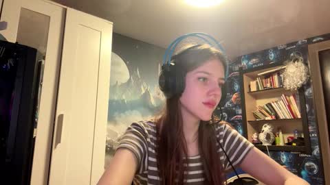 Hi Im Aria 18 years old online show from September 27, 3:08 pm