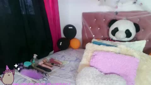 Snapshot of mena_hicks chatting on October 10, 6:35 pm Heart online show from October 10, 6:35 pm