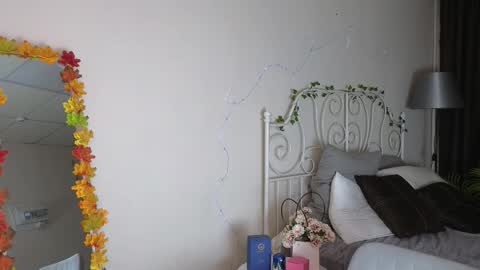 Snapshot of meow_mellie chatting on September 22, 2:43 am meow_mellie online show from September 22, 2:43 am
