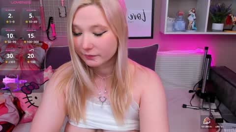 Snapshot of meowkakitty chatting on February 1, 2:05 am MeowkaKitty online show from February 1, 2:05 am