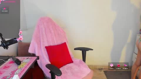 Snapshot of meridaxbrave_ chatting on December 10, 3:01 pm laura 3 i am independent model online show from December 10, 3:01 pm