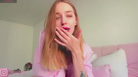 Sara online show from June 1, 2:08 pm