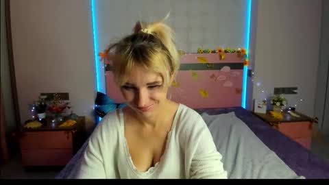Snapshot of merymidnight chatting on October 3, 7:02 am merymidnight online show from October 3, 7:02 am