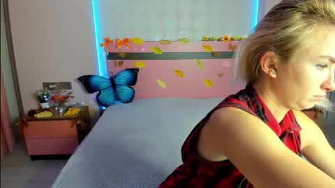 Snapshot of merymidnight chatting on October 6, 5:35 am merymidnight online show from October 6, 5:35 am