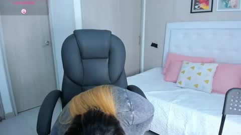 Snapshot of mhonikabelucci__1 chatting on October 4, 12:22 pm Mhonika online show from October 4, 12:22 pm