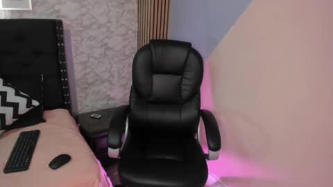 Snapshot of mhonikabelucci__1 chatting on February 13, 2:34 am Mhonika online show from February 13, 2:34 am