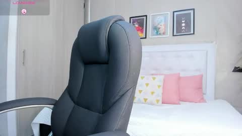Snapshot of mhonikabelucci__1 chatting on October 6, 12:33 pm Mhonika online show from October 6, 12:33 pm