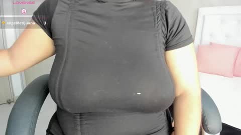 Snapshot of mhonikabelucci__1 chatting on October 16, 4:09 pm Mhonika online show from October 16, 4:09 pm