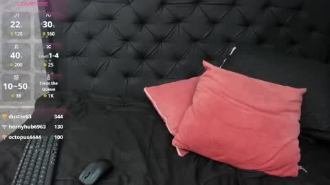 Snapshot of mhonikabelucci__1 chatting on December 30, 8:32 am Mhonika online show from December 30, 8:32 am