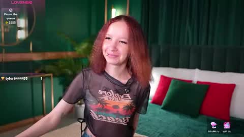 Mia online show from July 28, 6:20 pm